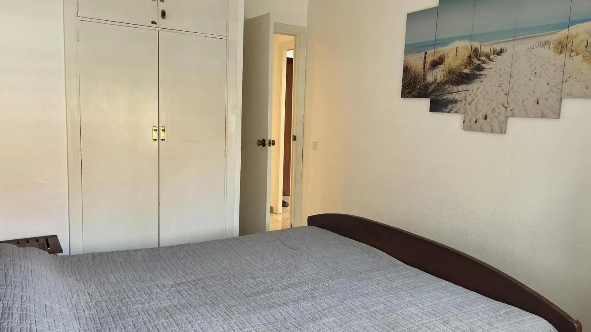 Hermoso Apartamento De 3 Habitaciones En Roses Con Piscina Y Jardin, Acceso A La Playa - Es-204-59