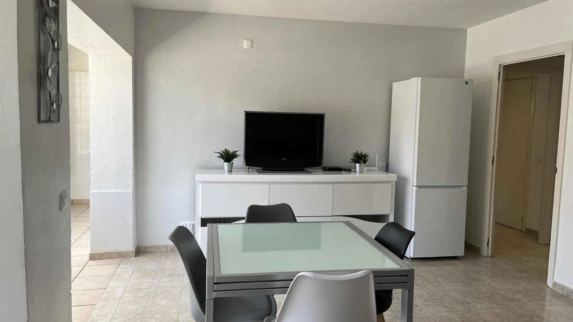 Hermoso Apartamento De 3 Habitaciones En Roses Con Piscina Y Jardin, Acceso A La Playa - Es-204-59 Spain