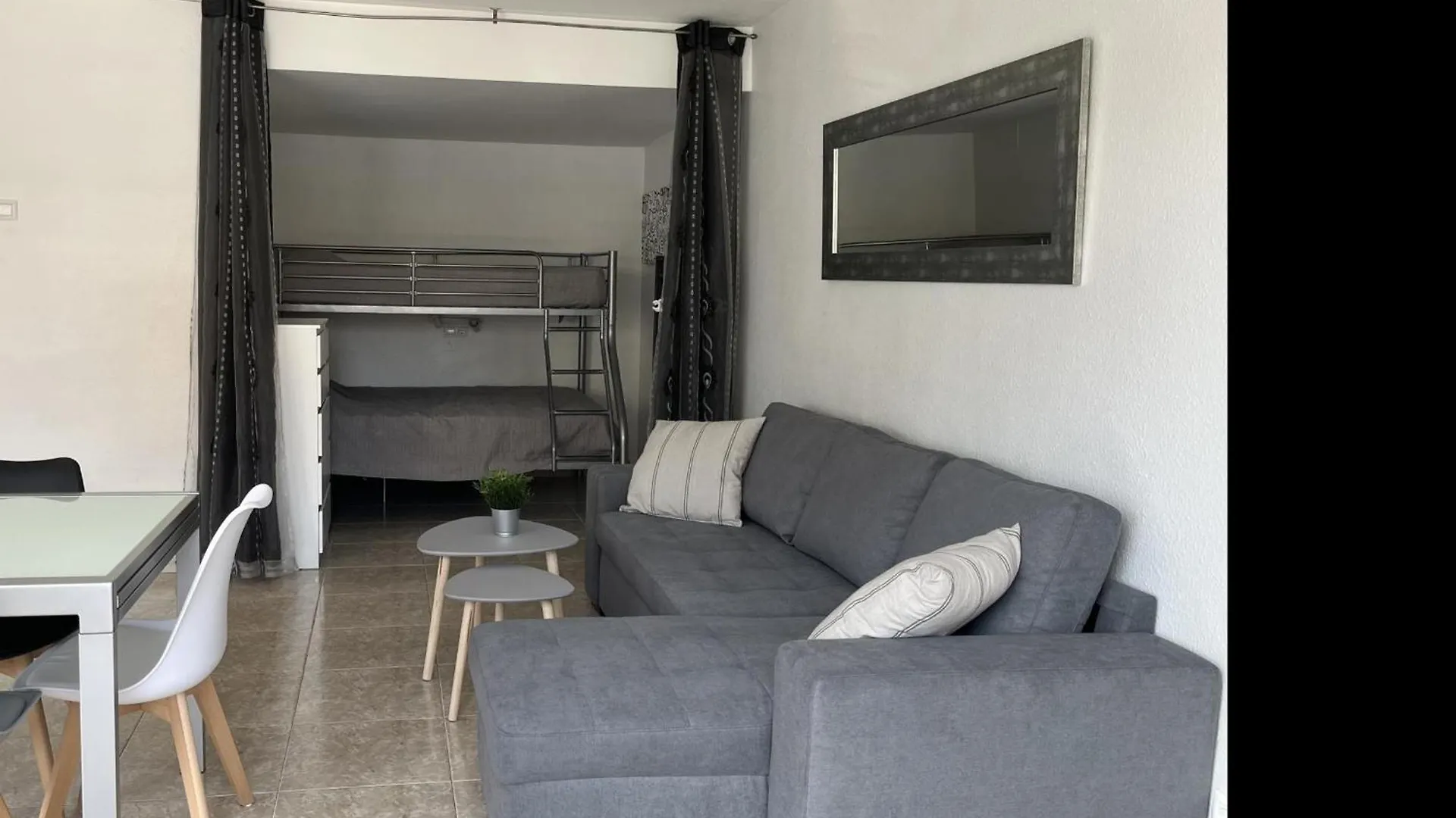Hermoso Apartamento De 3 Habitaciones En Roses Con Piscina Y Jardin, Acceso A La Playa - Es-204-59 0*,  Spain