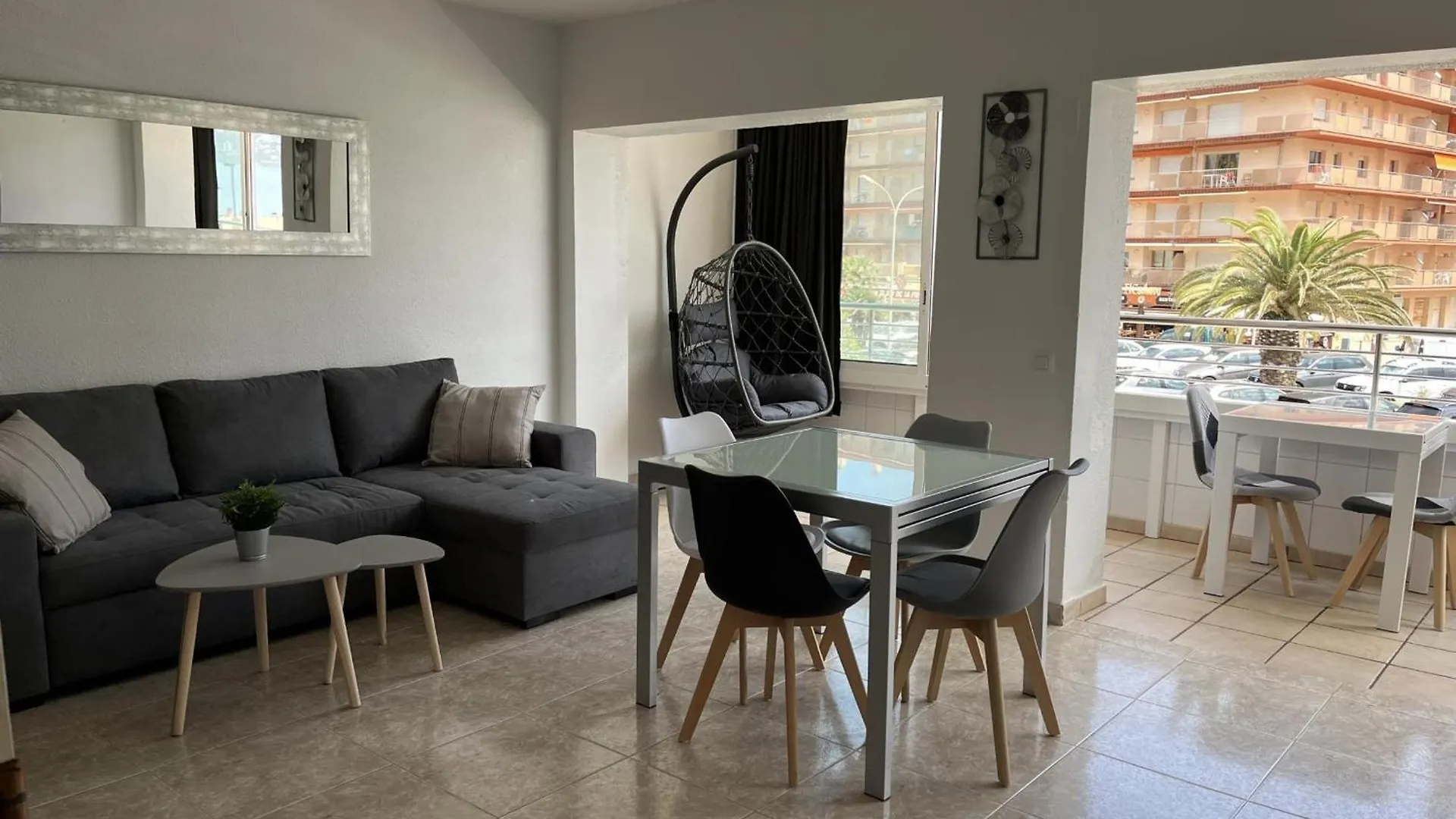 Hermoso Apartamento De 3 Habitaciones En Roses Con Piscina Y Jardin, Acceso A La Playa - Es-204-59