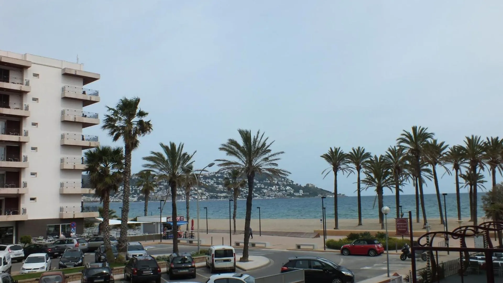 Hermoso Apartamento De 3 Habitaciones En Roses Con Piscina Y Jardin, Acceso A La Playa - Es-204-59